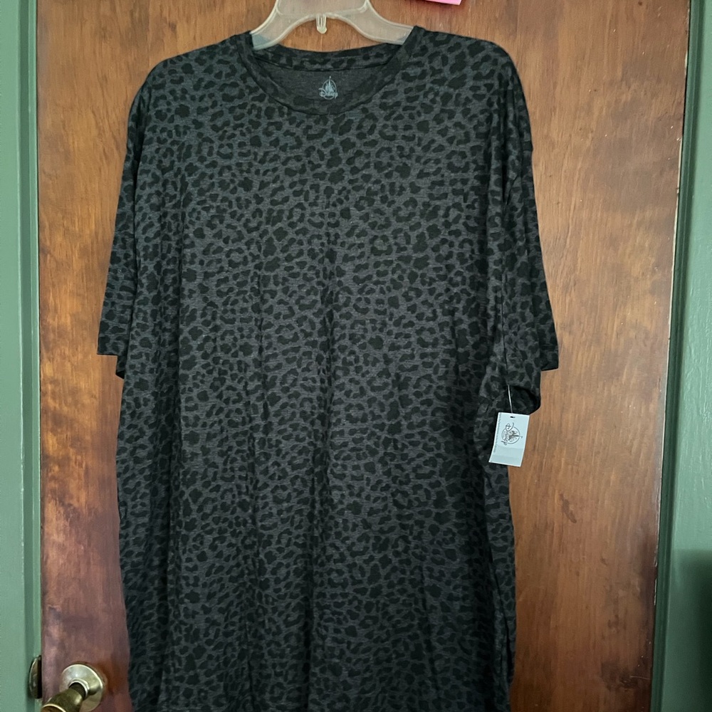 unisex Disney animal print t-shirt, size 2X.  New with tags.